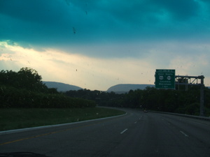 Appalachian Trail Approaching Delaware Water Gap by car (40.980726, -75.137045)