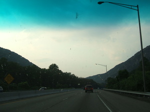 Appalachian Trail Approaching Delaware Water Gap by car (40.980726, -75.137045)