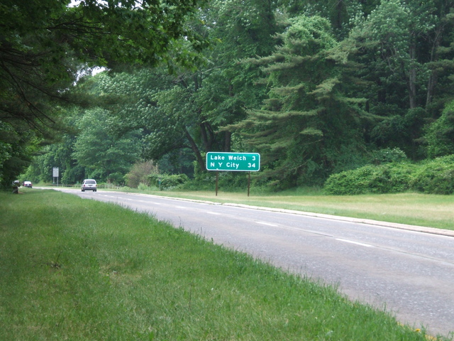 Appalachian Trail - Palisades Interstate Parkway, 34 Miles to New York City, (41.282414, -74.028684)